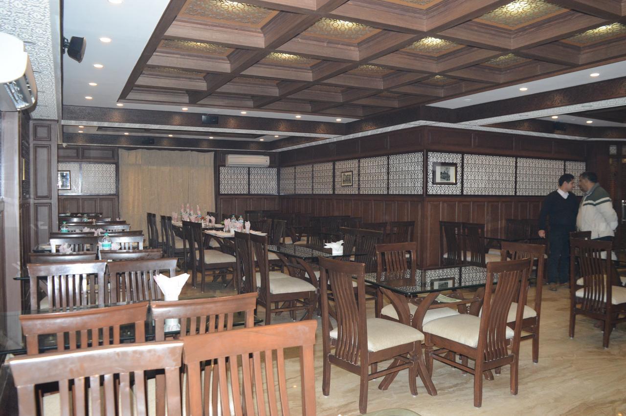 Standard Hotel And Resturant Srīnagar Exteriér fotografie