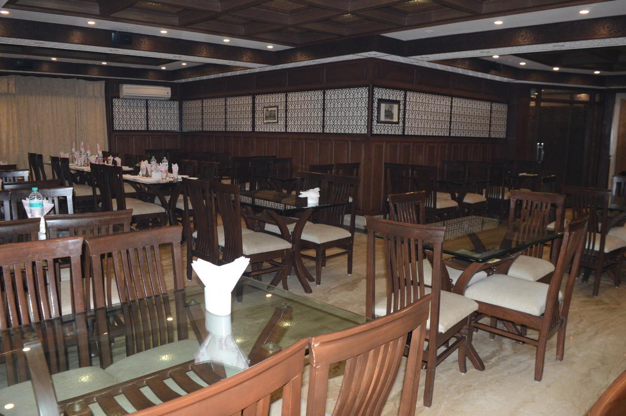 Standard Hotel And Resturant Srīnagar Exteriér fotografie